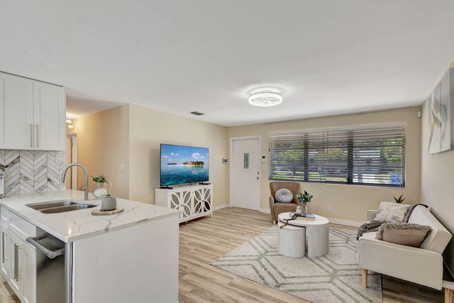 140 W 31st Court, Riviera Beach, FL 33404