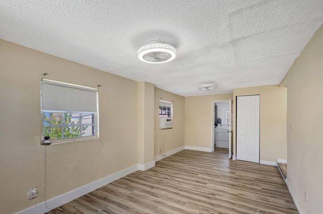 140 W 31st Court, Riviera Beach, FL 33404