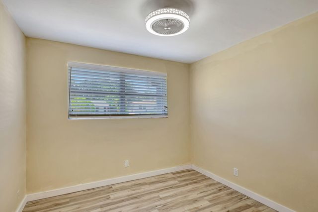 140 W 31st Court, Riviera Beach, FL 33404