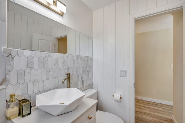 140 W 31st Court, Riviera Beach, FL 33404