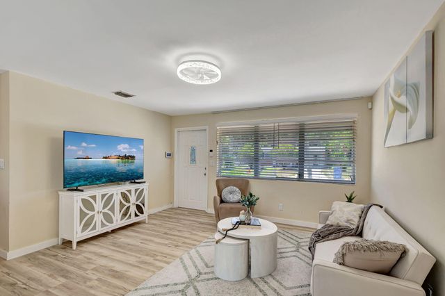 140 W 31st Court, Riviera Beach, FL 33404