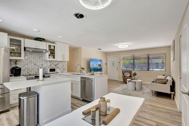 140 W 31st Court, Riviera Beach, FL 33404