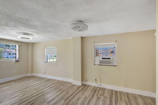 140 W 31st Court, Riviera Beach, FL 33404