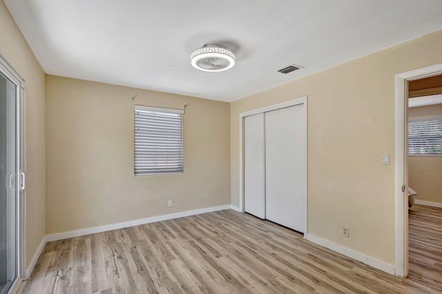 140 W 31st Court, Riviera Beach, FL 33404