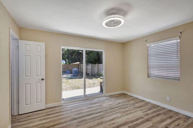 140 W 31st Court, Riviera Beach, FL 33404