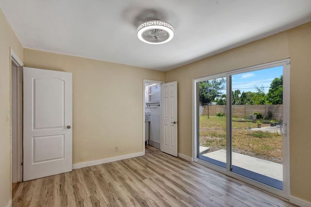 140 W 31st Court, Riviera Beach, FL 33404