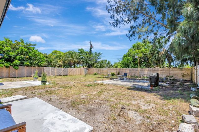 140 W 31st Court, Riviera Beach, FL 33404