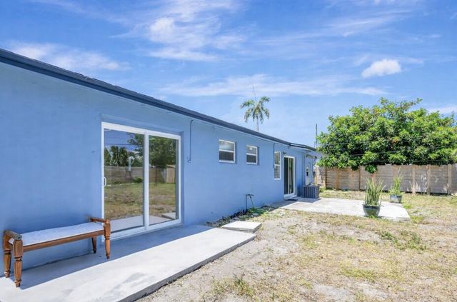 140 W 31st Court, Riviera Beach, FL 33404