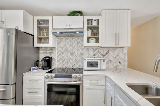 140 W 31st Court, Riviera Beach, FL 33404