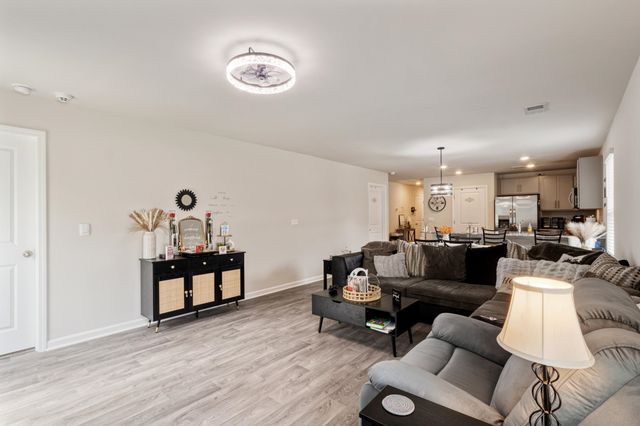 276 Country Grove Way, Galivants Ferry, SC 29544