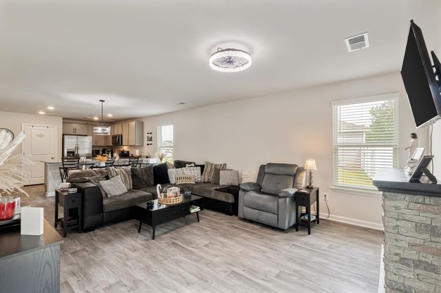 276 Country Grove Way, Galivants Ferry, SC 29544