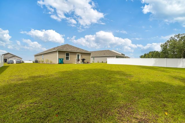 276 Country Grove Way, Galivants Ferry, SC 29544