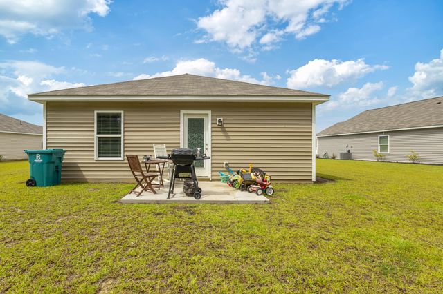 276 Country Grove Way, Galivants Ferry, SC 29544