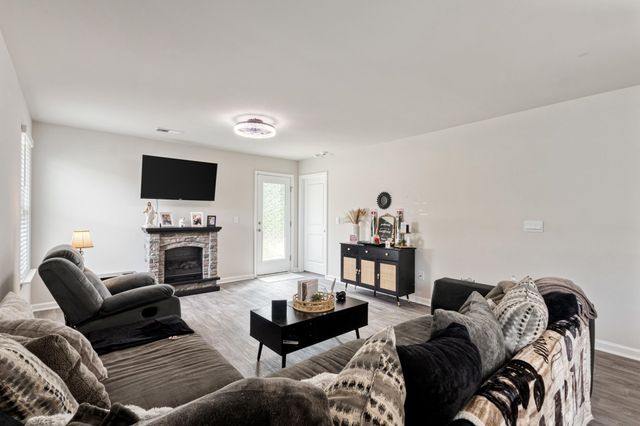 276 Country Grove Way, Galivants Ferry, SC 29544