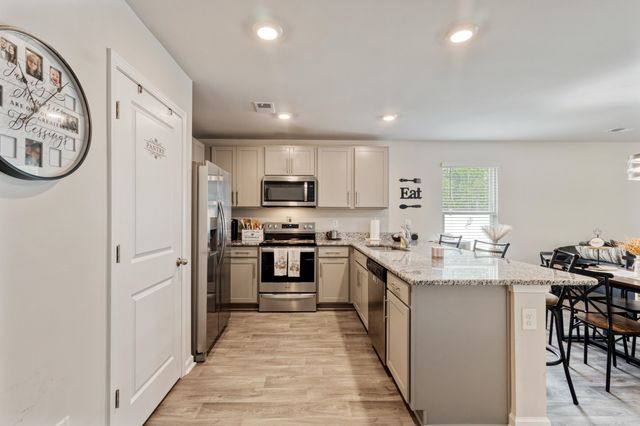 276 Country Grove Way, Galivants Ferry, SC 29544