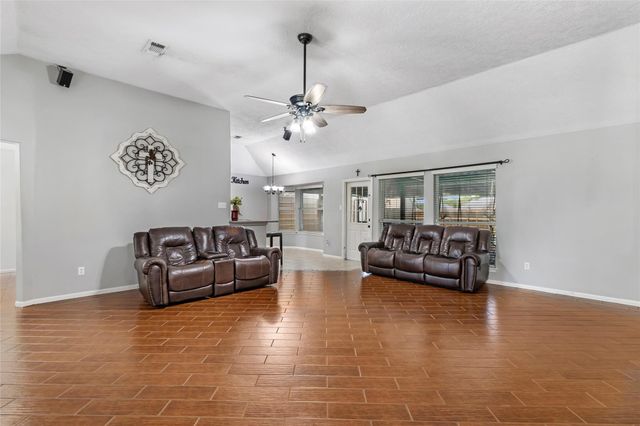 5810 Dixie Lane, Baytown, TX 77523