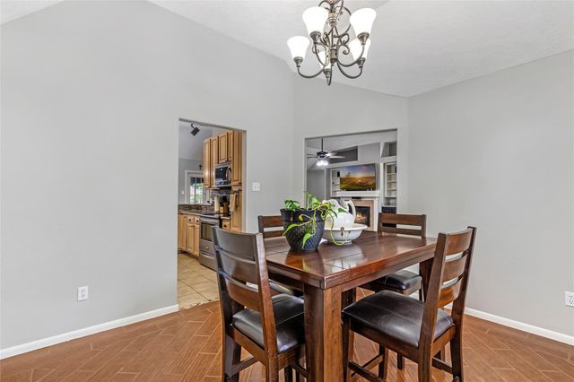 5810 Dixie Lane, Baytown, TX 77523