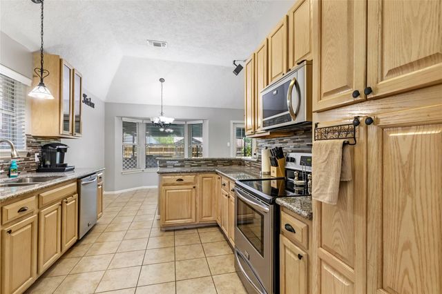 5810 Dixie Lane, Baytown, TX 77523