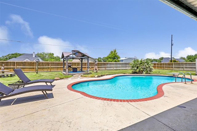 5810 Dixie Lane, Baytown, TX 77523