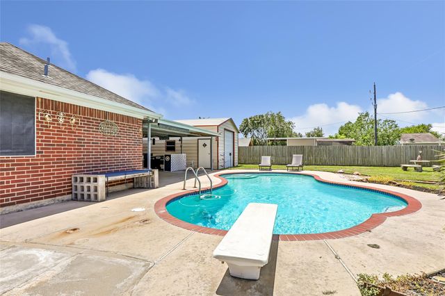 5810 Dixie Lane, Baytown, TX 77523