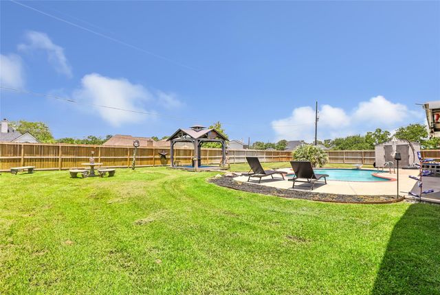 5810 Dixie Lane, Baytown, TX 77523