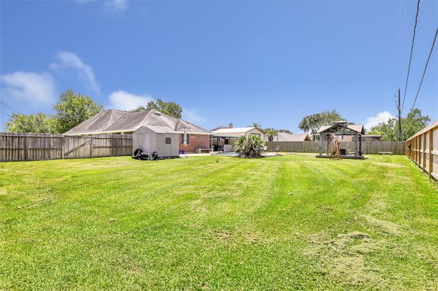 5810 Dixie Lane, Baytown, TX 77523