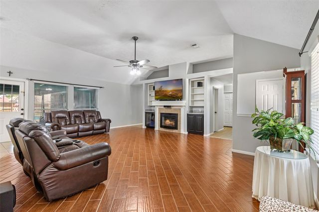 5810 Dixie Lane, Baytown, TX 77523