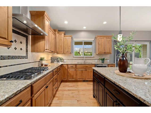 1050 Coral Burst Dr, Loveland, CO 80538
