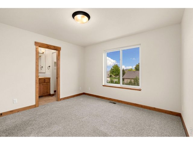 1050 Coral Burst Dr, Loveland, CO 80538