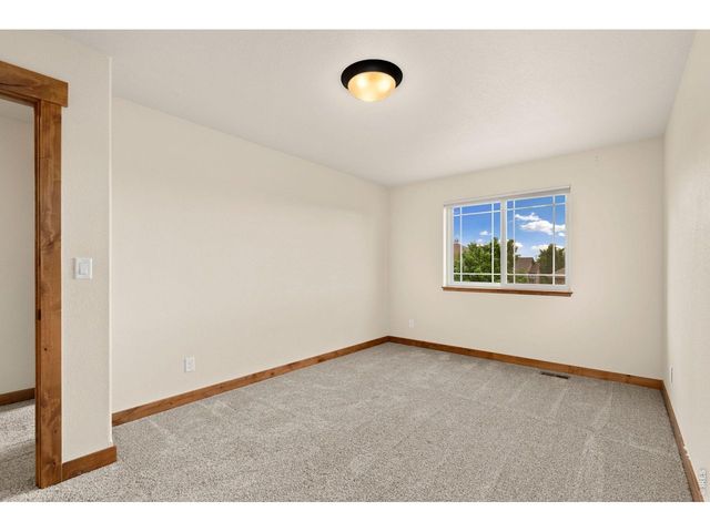1050 Coral Burst Dr, Loveland, CO 80538