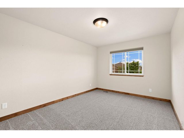 1050 Coral Burst Dr, Loveland, CO 80538
