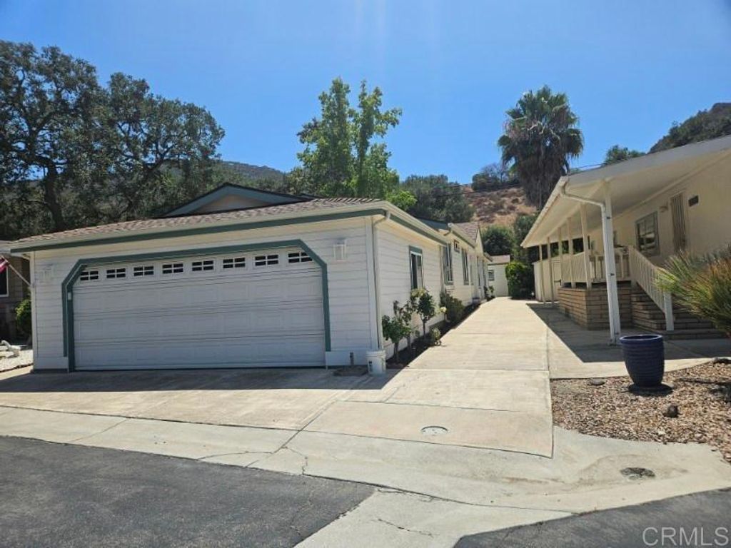 Image 2 of property listing at 8975 Lawrence Welk Drive 5, Escondido, CA 92026