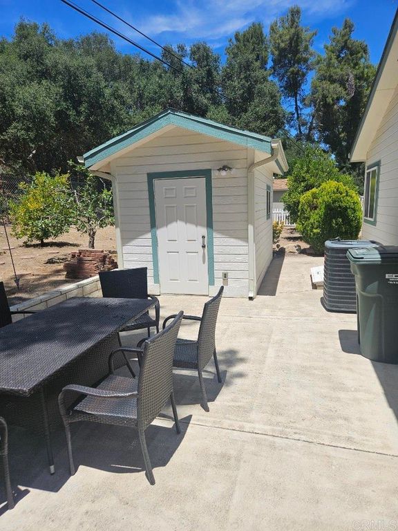 Image 6 of property listing at 8975 Lawrence Welk Drive 5, Escondido, CA 92026