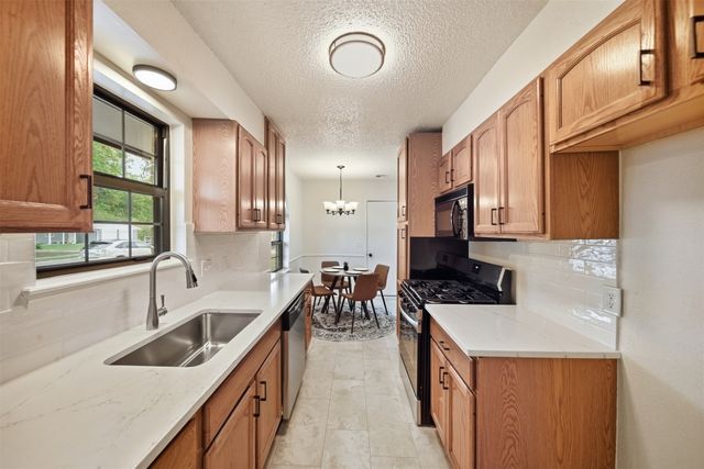 2215 S 131st East Avenue, Tulsa, OK 74134