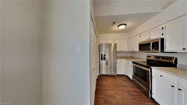 2122 Carlisle Way, High Point, NC 27265