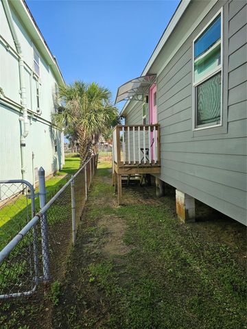 6923 Avenue P, Galveston, TX 77551