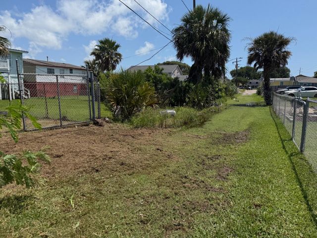 6923 Avenue P, Galveston, TX 77551