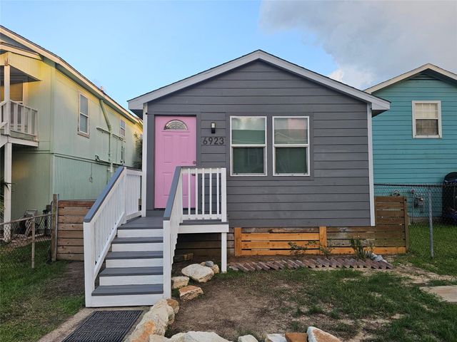6923 Avenue P, Galveston, TX 77551