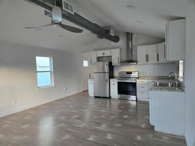 6923 Avenue P, Galveston, TX 77551