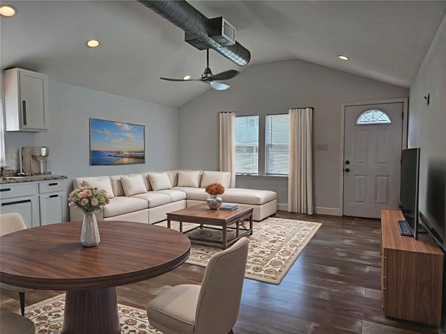 6923 Avenue P, Galveston, TX 77551