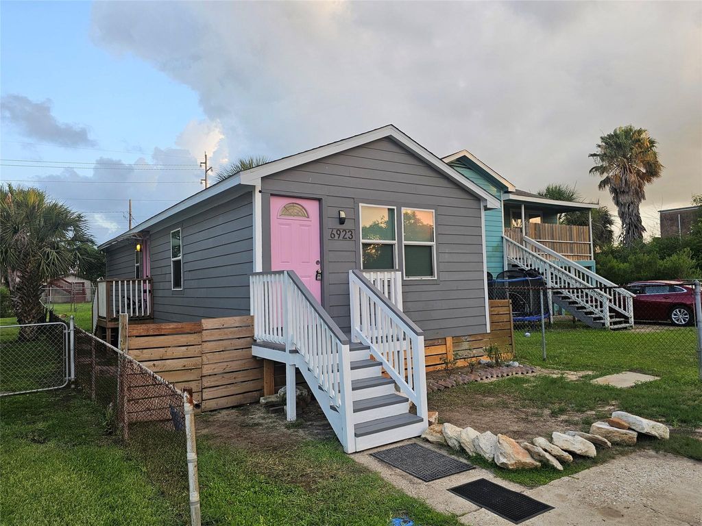 6923 Avenue P, Galveston, TX 77551