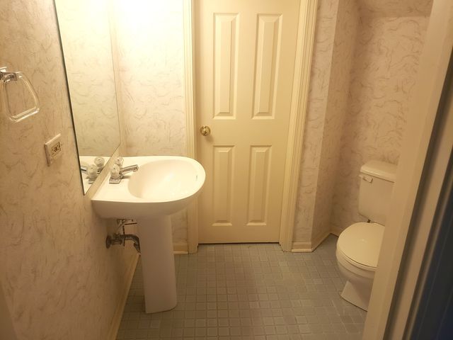 157 Louise Court 157, Wood Dale, IL 60191