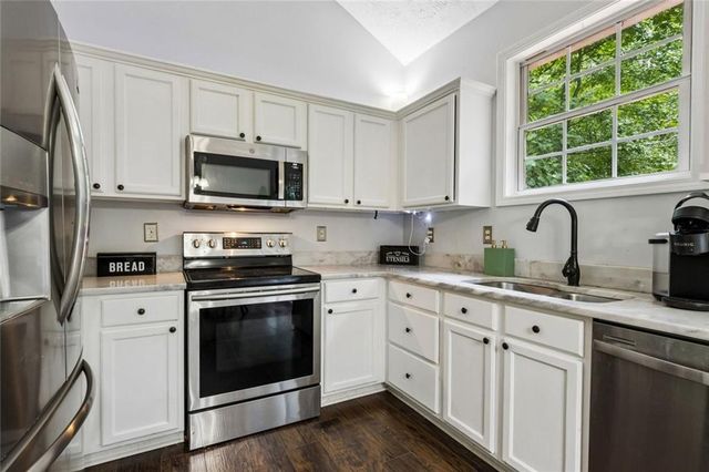 1889 Gray Gables Way NE, Buford, GA 30519