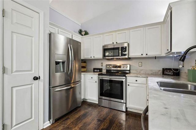 1889 Gray Gables Way NE, Buford, GA 30519