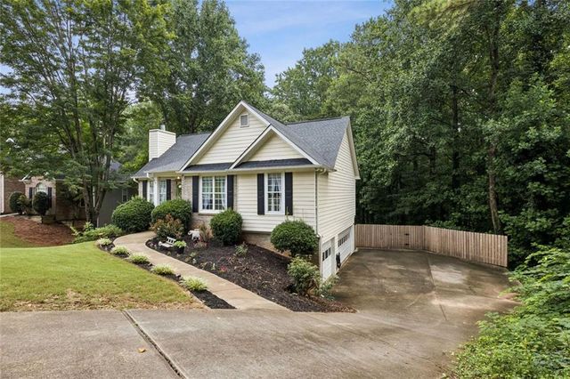 1889 Gray Gables Way NE, Buford, GA 30519
