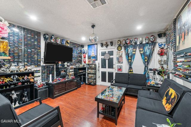 117 W Pillsbury Street, Lancaster, CA 93534