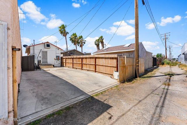 117 W Pillsbury Street, Lancaster, CA 93534