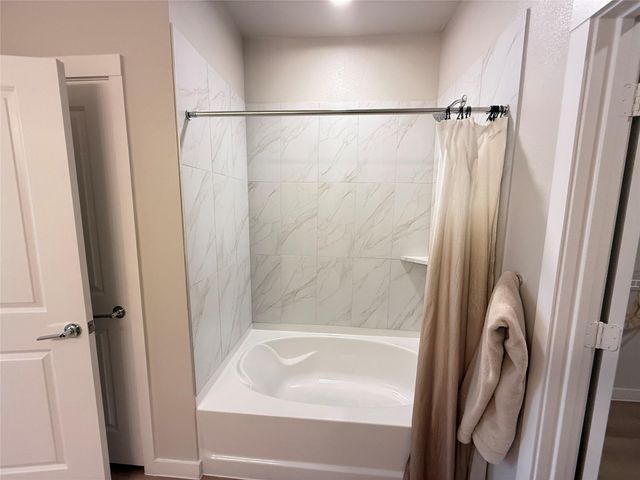 19939 Longenbaugh Rd B6-325, Cypress, TX 77433