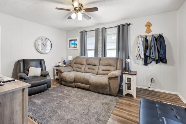 814 G Street NW, Miami, OK 74354