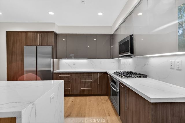 575 Rockefeller, Irvine, CA 92612